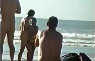 الممثل الملاعين أفلام أجنبية جنسية اثنين من العصير الاطفال في غرفة خلع الملابس