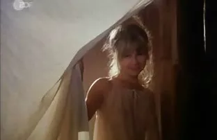 ثمانية عشر عاما فتاة فوجئت في افلام اجنبي جنسية الميدان وفي المنزل