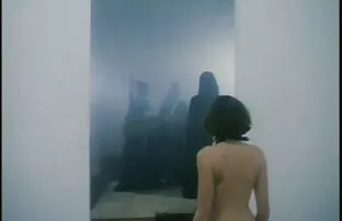 امرأة سوداء تهز الحمار مسلسلات جنسيه اجنبيه والثدي أثناء الرقص