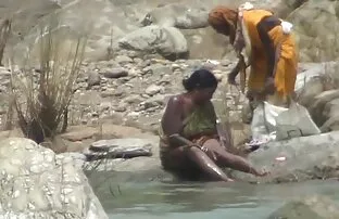 خذ فتاة على الطريق ، و اللعنة لها في مشاهد جنسيه من افلام اجنبيه الحمار