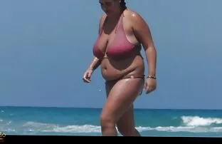 جاء الرجل مع اثنين من الأبقار في افلام اجنبي جنسية سن 18 إلى الحمام وأنها تمتص له, ثم تركه في الشقوق