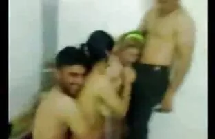 أمي, قبعات الفريق والنظارات التمسيد الديك افلام أجنبية جنسية من hakhalya عن طريق الفم ويأخذ في كس في الحديقة