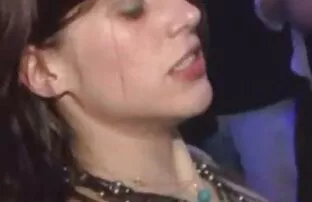 الفتاة في مقاطع اجنبية جنسية ملابس السباحة الزرقاء يحصل الحمار مارس الجنس