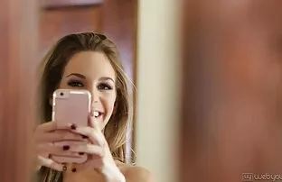 امرأة تستيقظ الرجل عن طريق الرجيج الديوك افلام اجنبية الجنس الكبيرة له على السرير