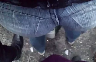 فتاة آسيوية يظهر افلام اجنبية جنسيه شعر L. في السرير الأحمر