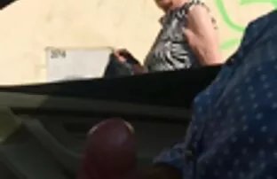 نموذج يجلس على دسار على مشاهده افلام اجنبيه جنسيه كاميرا ويب