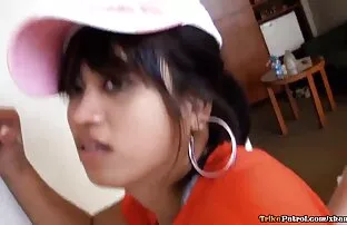 بعد القبض على الفتاة استمناء, قرر الرجل أن يثبت لها أنه رأى مقاطع جنسيه من افلام اجنبيه أن اللعنة جيدة حقيقية ، إلى جانب