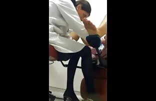 الرجل مارس أفلام اجنبية جنسية الجنس الفرخ في جوارب حمراء و نائب الرئيس على بلدها ضخمة الثدي