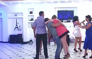 امرأة جميلة بسرعة خلع ملابسه و لعق افلام اجنبية جنسية كاملة الرجل الكرات