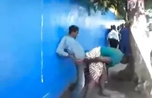 رجل يمارس الجنس مع امرأة ناضجة في مشاهد جنسيه اجنبيه الحصان