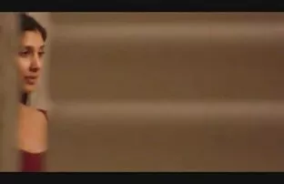 مدرب اليوغا تقلى الشعر البني على الأرض في جميع افلام أجنبية جنسية صالون الشقوق