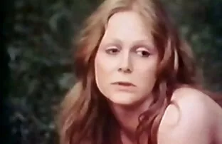فتاة مع اثنين من الضفائر تمتص البراغي من رجل افلام جنسية اجنبية مترجمة في الحمام الجنس في غرفة النوم