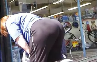 في المقعد الخلفي لسيارات الدفع الرباعي, صبي أسلوب هزلي افلام اجنبيه جنسيه طعن امرأة في جوارب طويلة فستان أسود